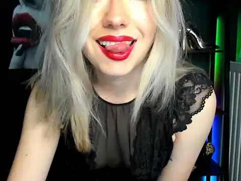 Snapshot of loveHeidi chatting on July 9, 2026, 4:35 am loveHeidi online show from July 9, 2026, 4:35 am