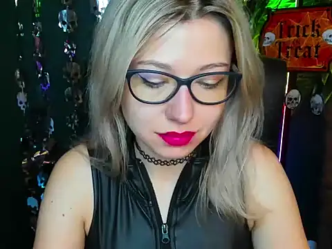 Snapshot of loveHeidi chatting on October 16, 2025, 4:32 am loveHeidi online show from October 16, 2025, 4:32 am