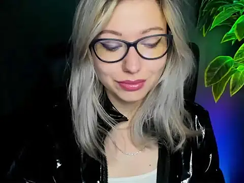 Snapshot of loveHeidi chatting on September 23, 2025, 6:42 am loveHeidi online show from September 23, 2025, 6:42 am