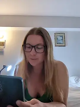 Snapshot of story_of_sarah chatting on May 7, 2026, 7:17 pm story of sarah online show from May 7, 2026, 7:17 pm