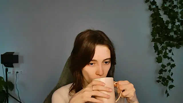 Snapshot of Yoka_paradoXXX chatting on October 19, 2025, 5:10 am Yoka paradoXXX online show from October 19, 2025, 5:10 am