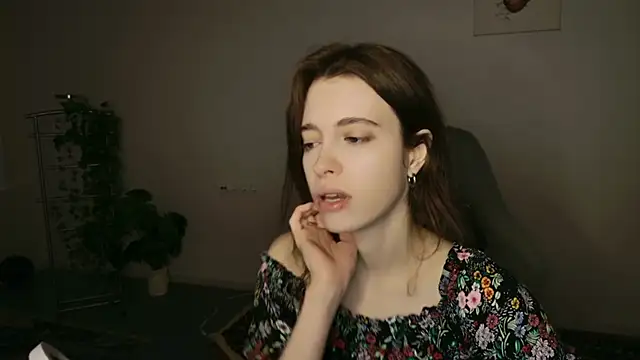 Snapshot of Yoka_paradoXXX chatting on November 18, 2025, 5:11 am Yoka paradoXXX online show from November 18, 2025, 5:11 am