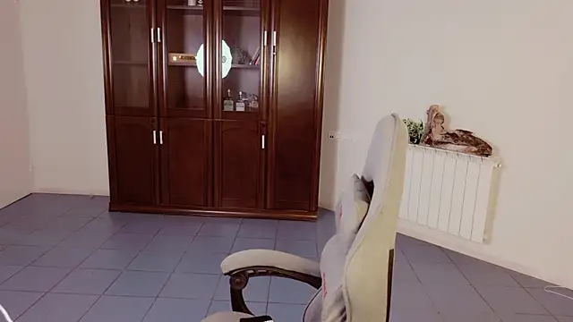 Snapshot of Yoka_paradoXXX chatting on November 25, 2025, 5:08 am Yoka paradoXXX online show from November 25, 2025, 5:08 am