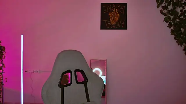 Snapshot of Yoka_paradoXXX chatting on October 4, 2025, 1:12 pm Yoka paradoXXX online show from October 4, 2025, 1:12 pm