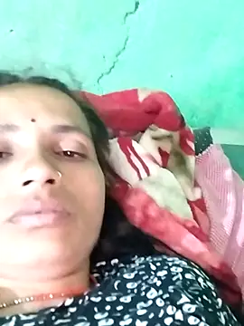 KIRTI12 HOT online show from November 22, 2025, 8:40 pm