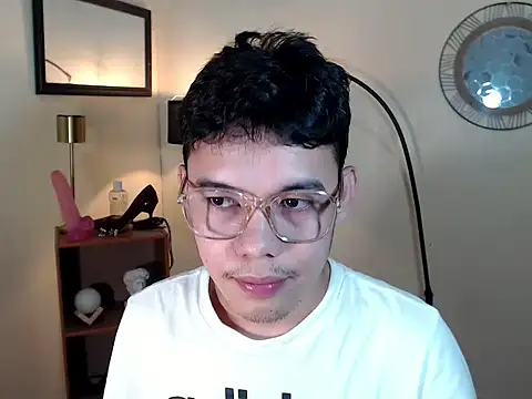 Snapshot of keirflorianxx chatting on October 18, 2025, 2:02 am keirflorianxx online show from October 18, 2025, 2:02 am