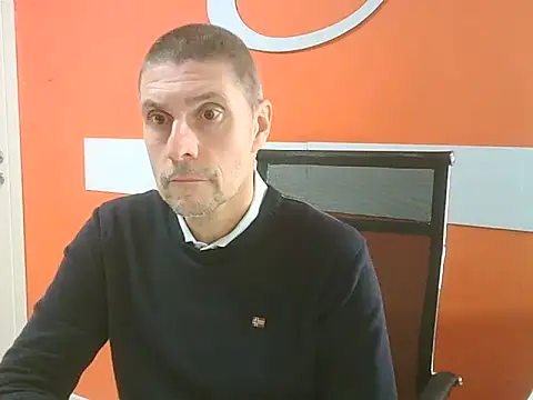 Snapshot of max79ve31 chatting on November 18, 2025, 2:31 pm max79ve31 online show from November 18, 2025, 2:31 pm