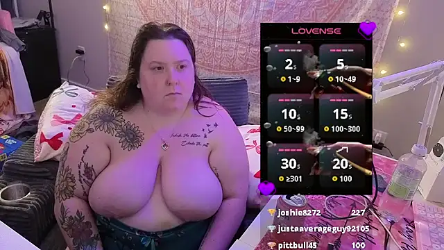 brookenicole3003 online show from April 17, 2026, 2:47 am