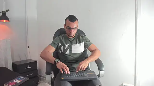 johan miller0 online show from November 22, 2025, 12:48 pm