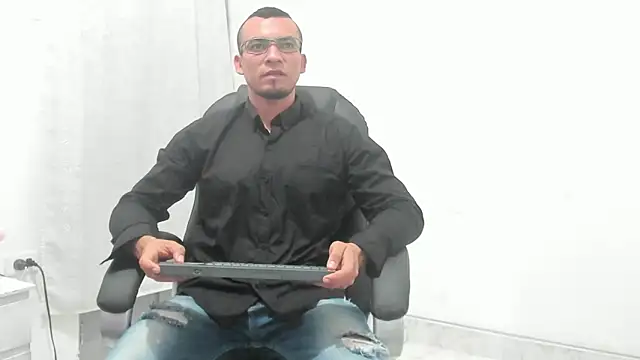 johan miller0 online show from November 8, 2025, 4:27 am