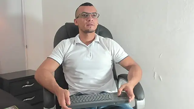 johan miller0 online show from November 29, 2025, 12:05 pm