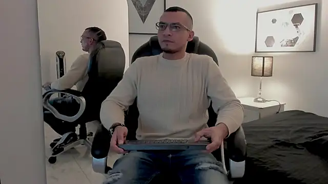 johan miller0 online show from December 22, 2025, 5:51 am