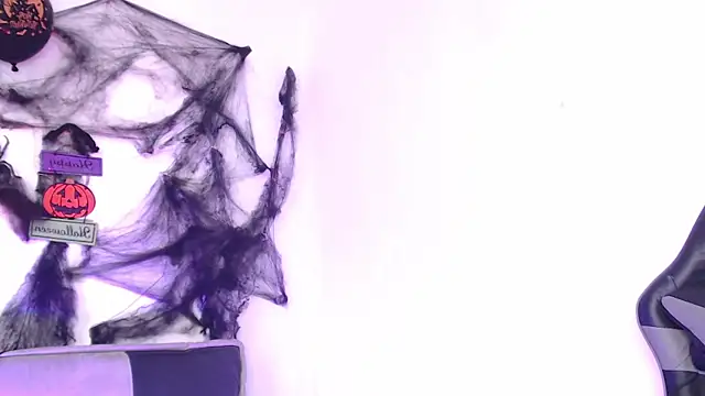 GwenHazel online show from October 27, 2025, 7:37 pm