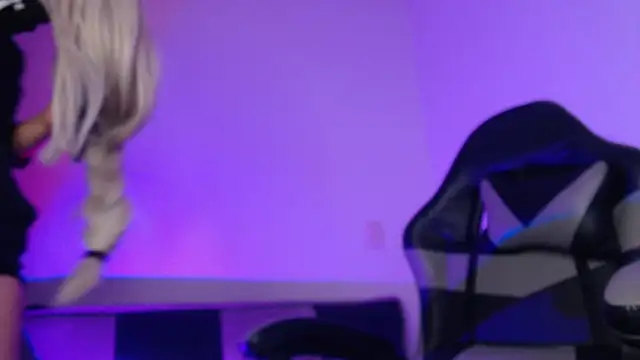 GwenHazel online show from November 24, 2025, 11:21 am