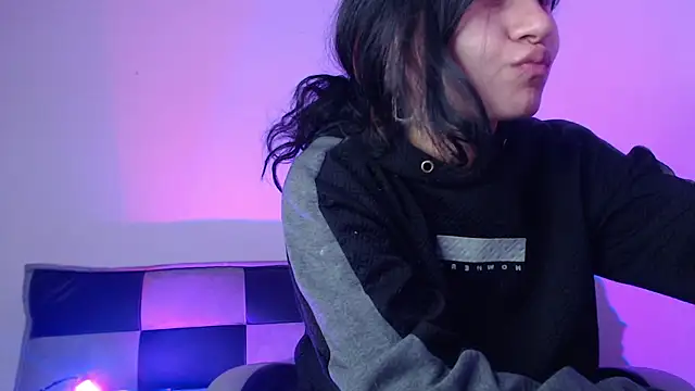 GwenHazel online show from November 26, 2025, 11:21 am