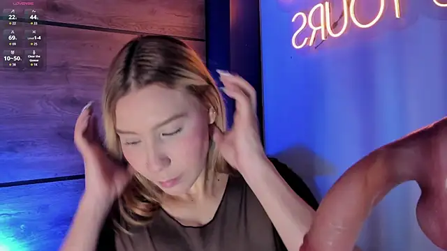 alyamonroe online show from November 21, 2025, 10:36 am