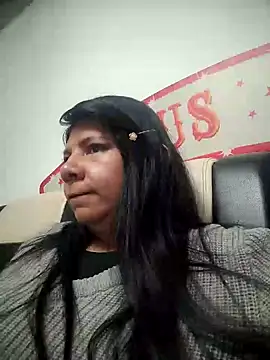 kinky momm online show from November 5, 2025, 1:14 pm