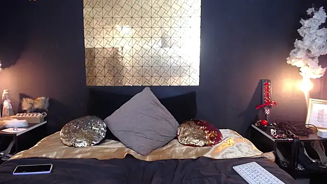 kinky momm online show from April 11, 2026, 4:54 pm