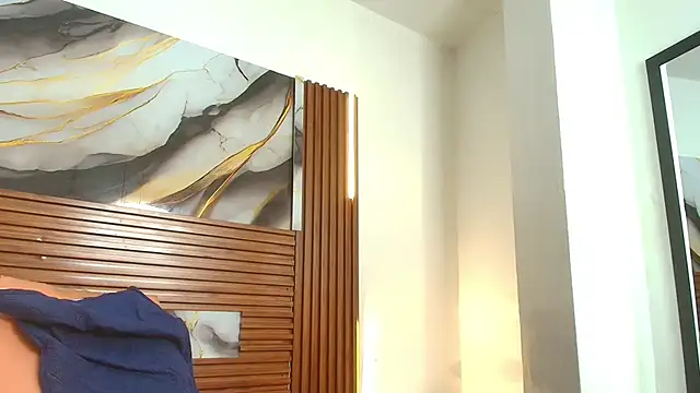 Evelin thompsson online show from November 22, 2025, 3:05 am