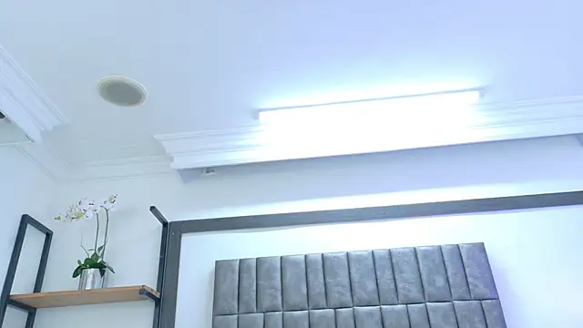 Snapshot of Skyler_Fox_ chatting on April 21, 2026, 1:42 am Skyler Fox online show from April 21, 2026, 1:42 am