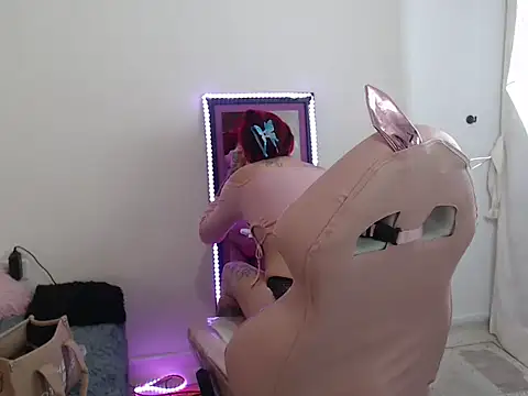 Maddy Vicius19 online show from September 21, 2025, 8:14 pm