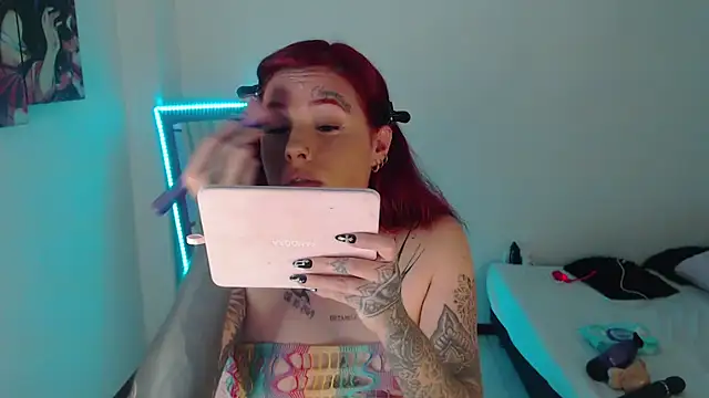 Maddy Vicius19 online show from November 4, 2025, 10:02 pm