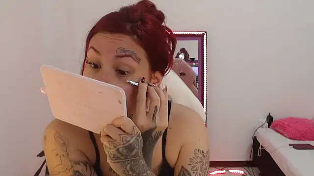 Maddy Vicius19 online show from October 6, 2025, 8:53 pm