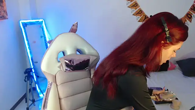 Maddy Vicius19 online show from October 27, 2025, 10:11 pm