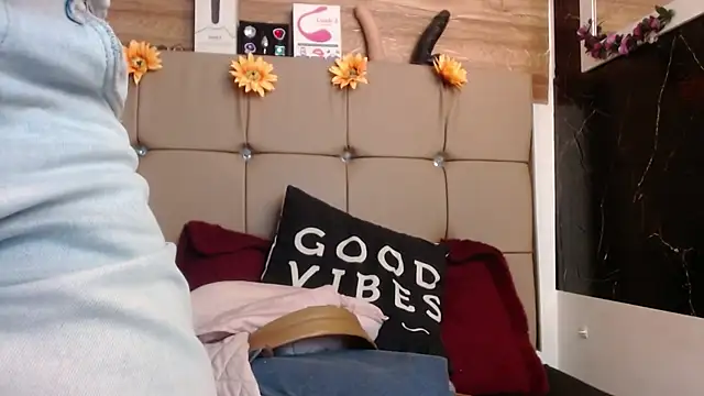 Snapshot of MIA__SPENCER chatting on February 26, 2026, 12:05 pm MIA SPENCER online show from February 26, 2026, 12:05 pm