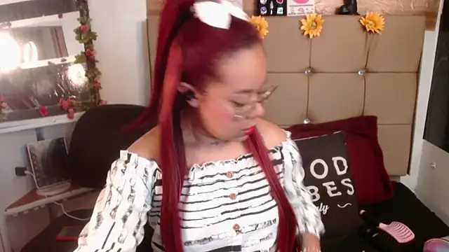 MIA  SPENCER online show from November 12, 2025, 5:50 pm