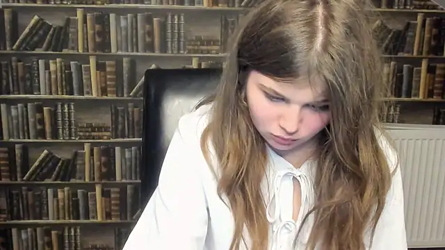 Lilly Jess online show from November 9, 2025, 7:40 pm