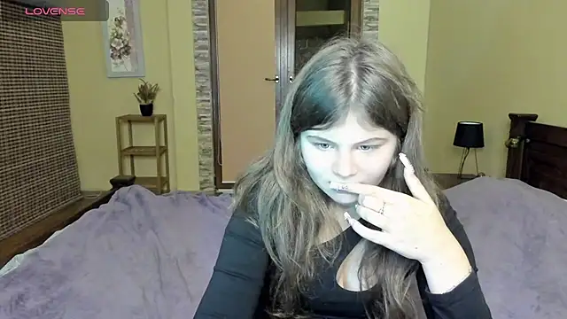 Lilly Jess online show from October 14, 2025, 7:14 pm