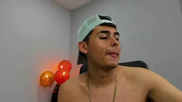 Snapshot of Matthewlodge chatting on November 14, 2025, 1:53 am Matthewlodge online show from November 14, 2025, 1:53 am