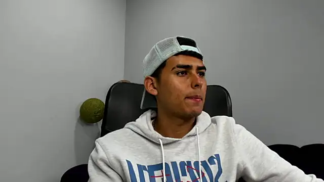 Snapshot of Matthewlodge chatting on November 15, 2025, 3:43 am Matthewlodge online show from November 15, 2025, 3:43 am