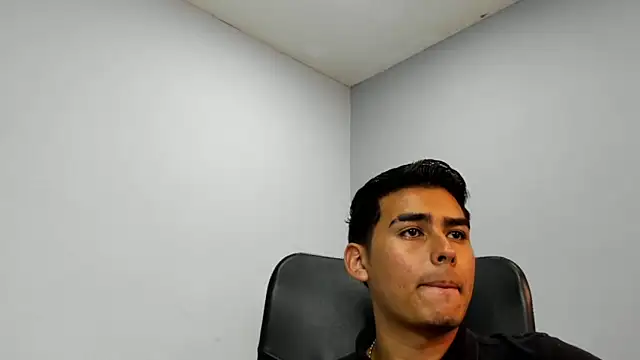 Snapshot of Matthewlodge chatting on November 17, 2025, 4:22 pm Matthewlodge online show from November 17, 2025, 4:22 pm