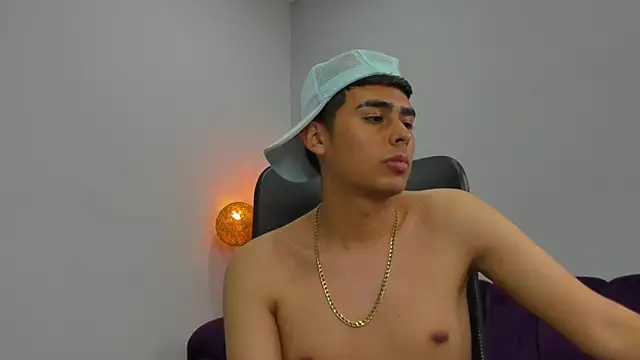 Snapshot of Matthewlodge chatting on November 24, 2025, 3:12 pm Matthewlodge online show from November 24, 2025, 3:12 pm