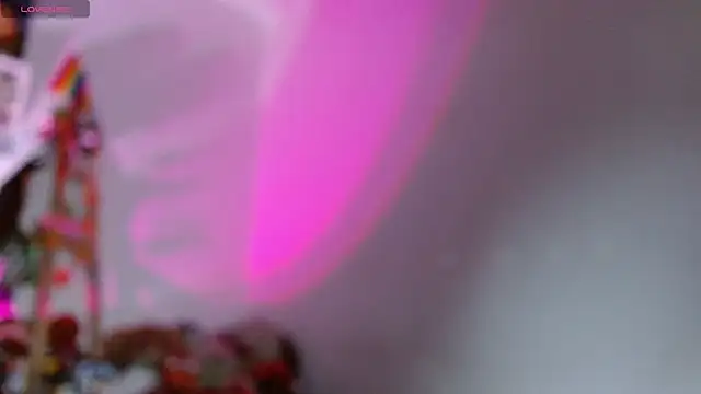 carolinerue online show from October 11, 2025, 4:35 am