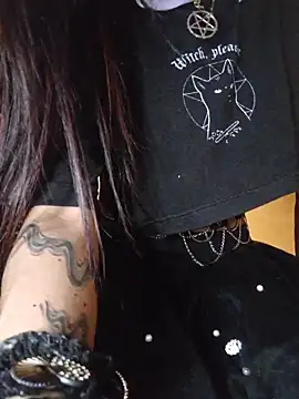 carolinerue online show from February 15, 2026, 11:47 pm