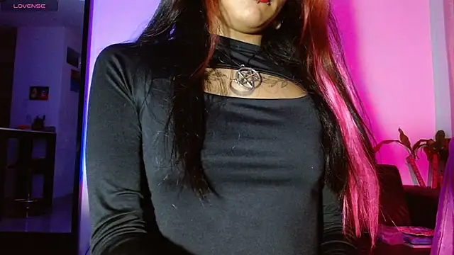 carolinerue online show from October 16, 2025, 7:27 am