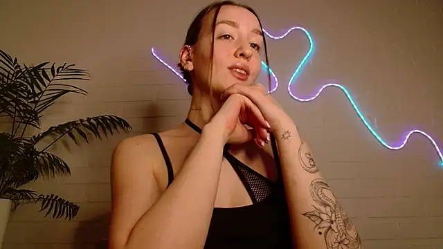 WhitePrincessLuna online show from February 20, 2026, 4:42 pm