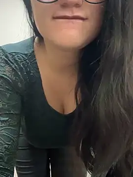 Snapshot of Molly-molly- chatting on October 6, 2025, 7:31 am Molly-molly- online show from October 6, 2025, 7:31 am