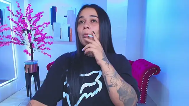 Snapshot of Black_roseee chatting on February 3, 2026, 6:22 am Black roseee online show from February 3, 2026, 6:22 am