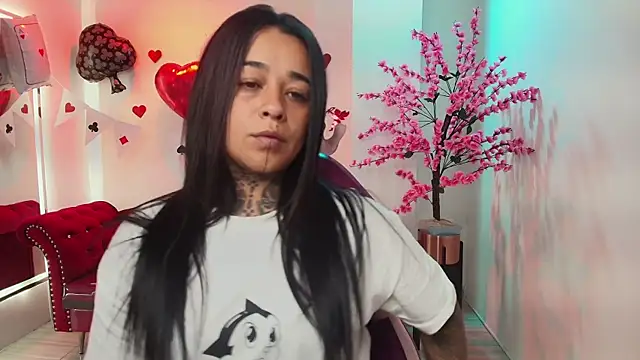 Snapshot of Black_roseee chatting on February 17, 2026, 3:37 am Black roseee online show from February 17, 2026, 3:37 am