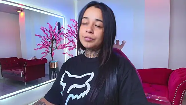 Snapshot of Black_roseee chatting on February 6, 2026, 3:46 am Black roseee online show from February 6, 2026, 3:46 am