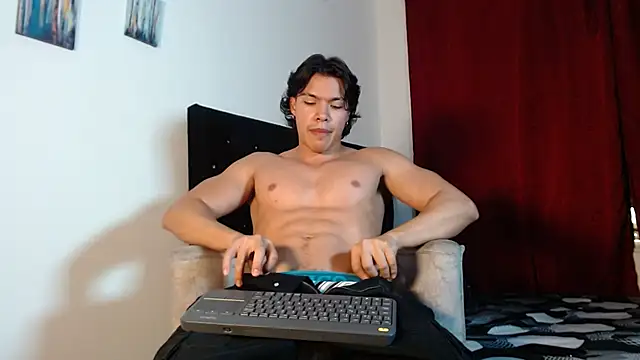 adriel escalante online show from December 5, 2025, 3:16 am