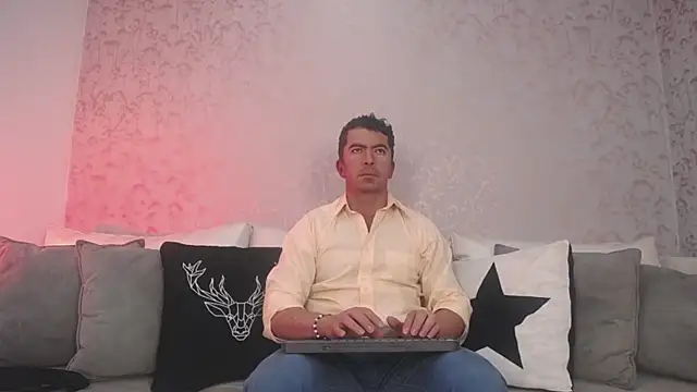Snapshot of JuanKarloz_ chatting on October 1, 2025, 1:37 pm JuanKarloz online show from October 1, 2025, 1:37 pm