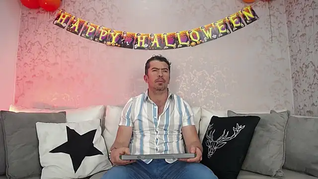 Snapshot of JuanKarloz_ chatting on October 7, 2025, 1:45 pm JuanKarloz online show from October 7, 2025, 1:45 pm