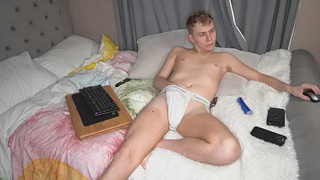 scottishtwink01 online show from April 12, 2026, 8:01 pm