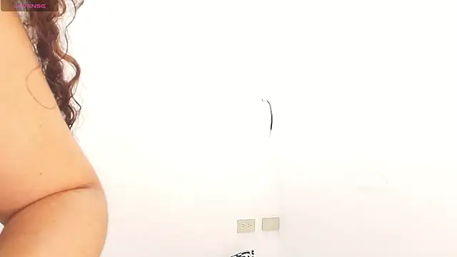 Snapshot of Isis_Bladee chatting on June 7, 2026, 2:00 pm Isis Bladee online show from June 7, 2026, 2:00 pm
