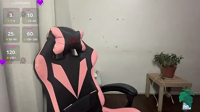 Snapshot of valentinauwu chatting on March 2, 2026, 12:44 am valentinauwu online show from March 2, 2026, 12:44 am